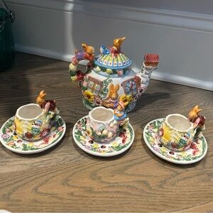 Vintage Flower/Bug/Bunny Garden Teapot with 3 cups & Saucers